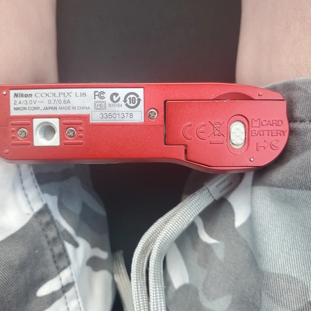 Nikon Coolpix L18 Digital Camera Red NOT WORKING